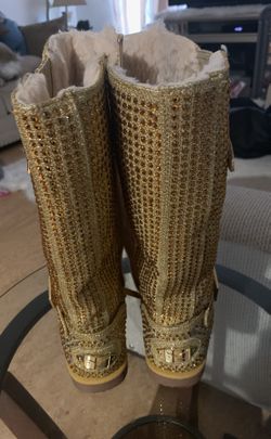 Shiek boots with fur inside