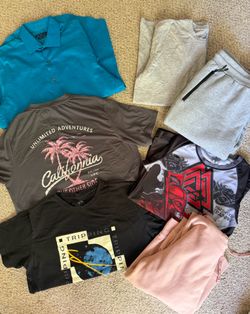 Men’s clothing bundle — amazing condition