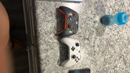 2 Xbox Controllers
