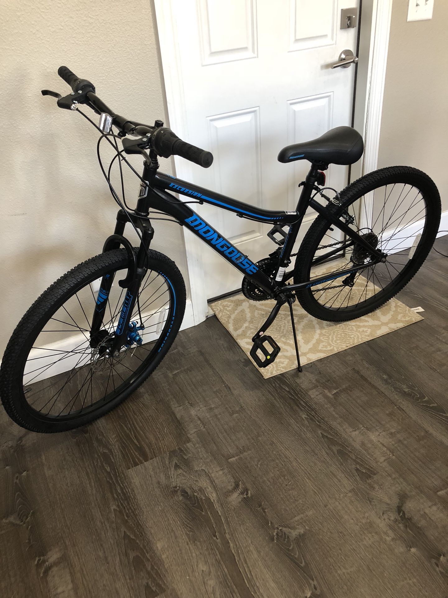 NEW! FULLY ASSEMBLED MONGOOSE Excursion Mountain Bicycle 26” Women’s, Black/Blue