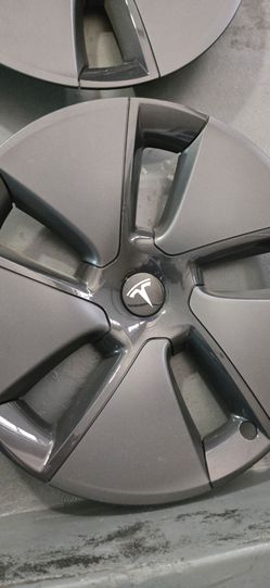Tesla Model 3 wheel covers