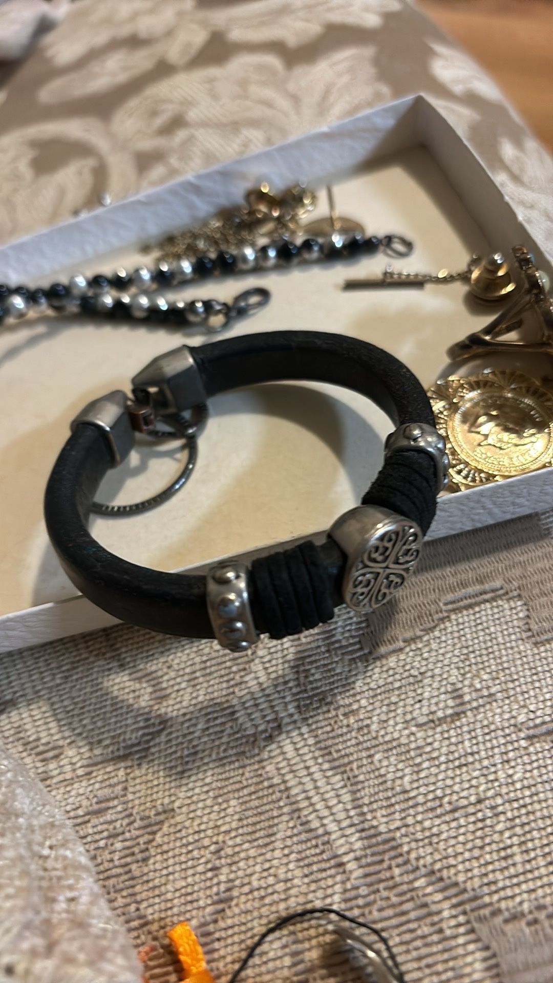 A Lot Of Vintage Jewelry