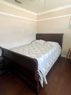 Queen Size Solid Wood Sleigh Bed