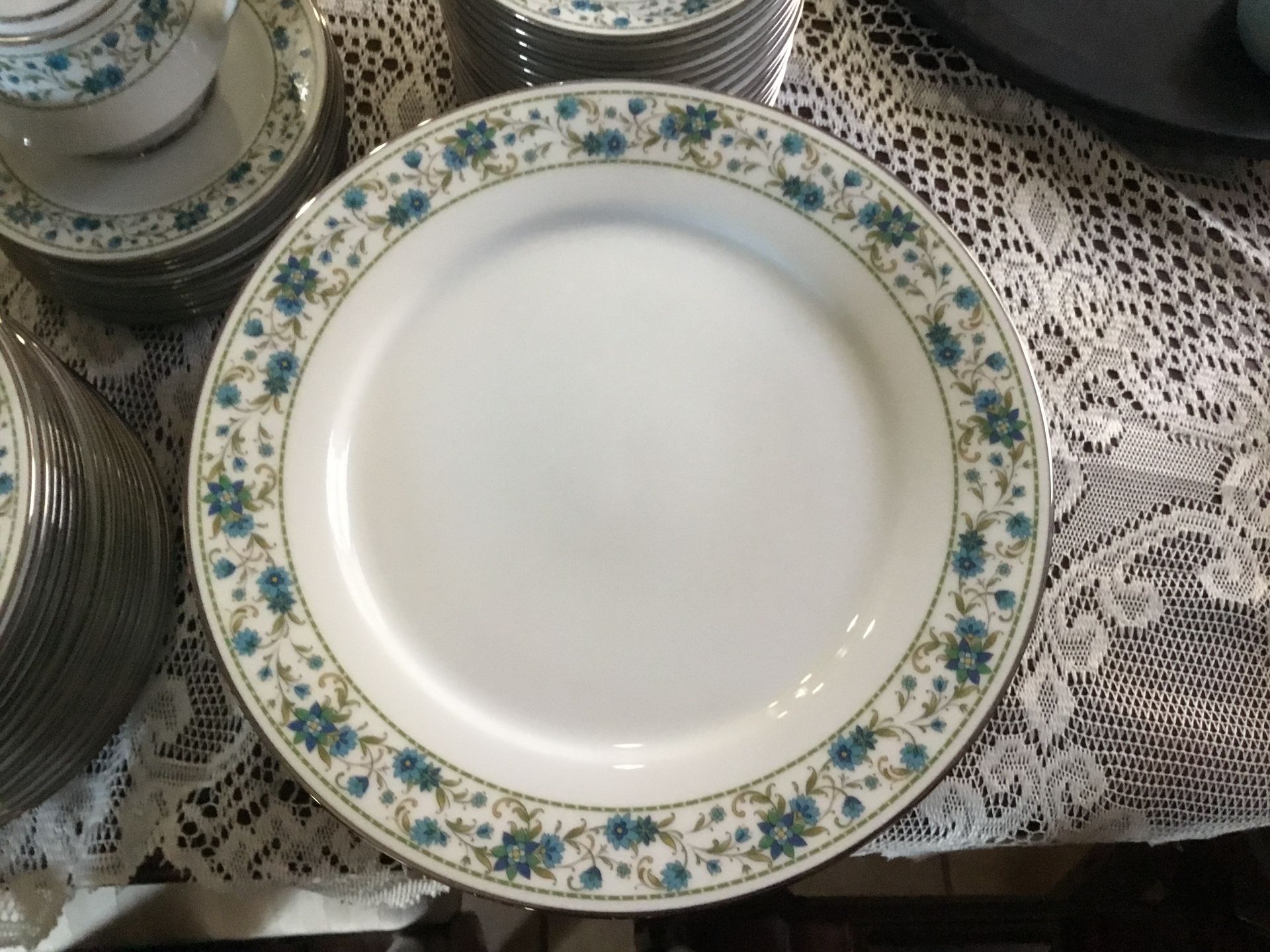 Nori take Fine China Set Of 12 2157 SUE