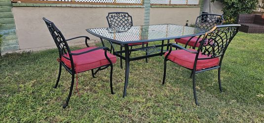 **5-Piece Outdoor Patio Dining Set with Glass Top Table and 4 Chairs**