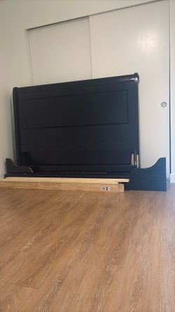 BROKEN BED FRAME - FREE WOOD ?