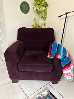 Plum color accent/arm chair