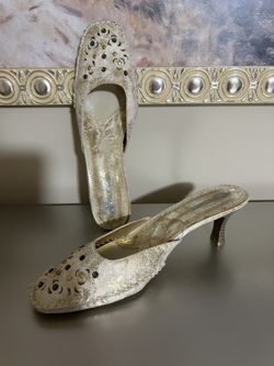 Elegant gold Heeled Shoes