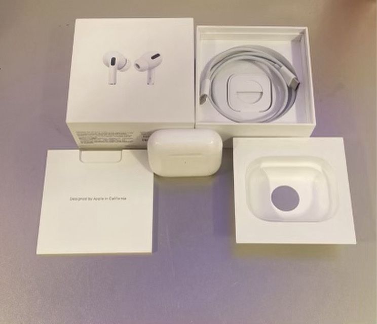 Apple AirPod Pro With Charger
