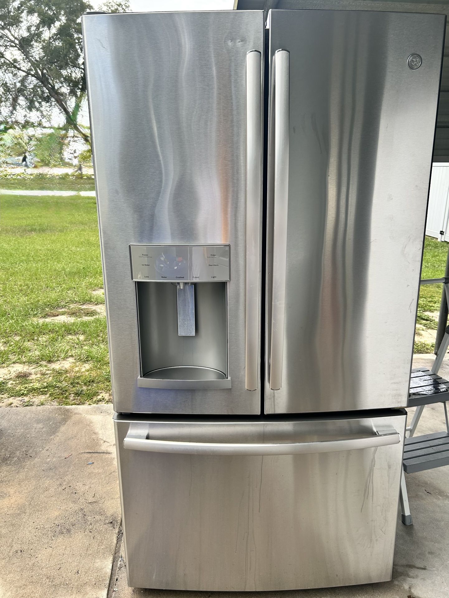 Ge Stainless Steel Refrigerator Everything Works Well -30 DAY WARRANTY (delivery Available)