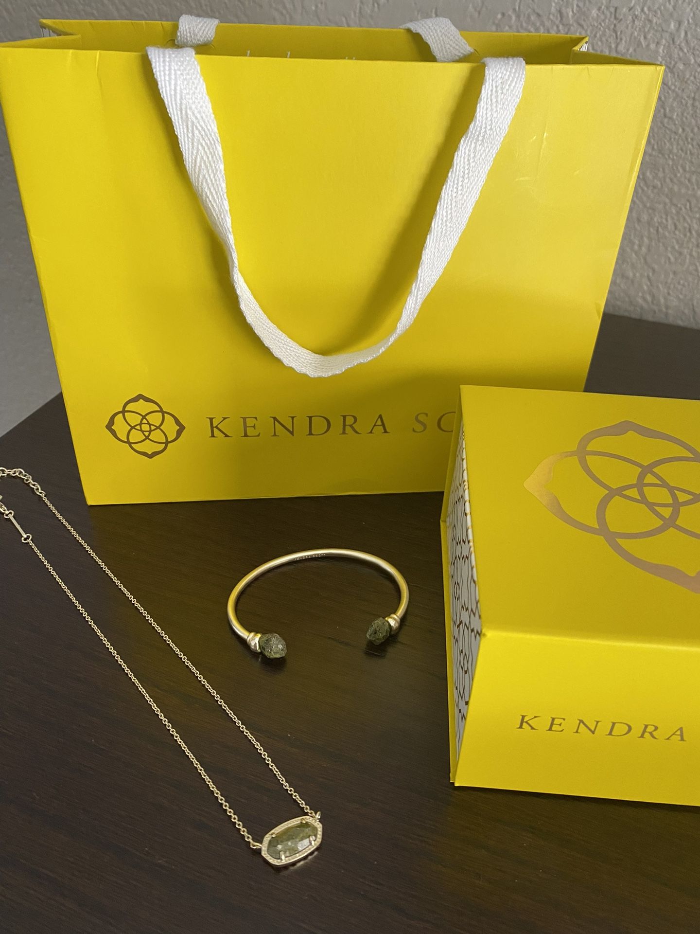 Kendra Scott Necklace And Bracelet Jewelry Set
