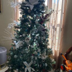 Árbol De 7 Piez. $30.00 No Luces Ni Decoración 
