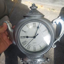 Vintage Teapot  Clock 