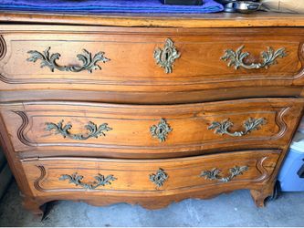 Chest of drawers