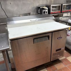 Like New NESTA Refrigerated Prep Table – Excellent Condition