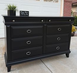 Gorgeous Black 8-Drawer Large Wood Dresser
