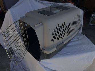 SMALL DOG OR CAT CARRIER