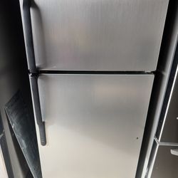 Ge Refrigerator Working Good 28” Width