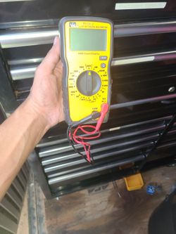DIGITAL MULTIMETER..HARDLY NEVER USED...SE HABLA ESPANOL..CHECK OUT MY PAGE FOR MORE ✔️ ✅️ PICK UP IN BLOOMINGTON...