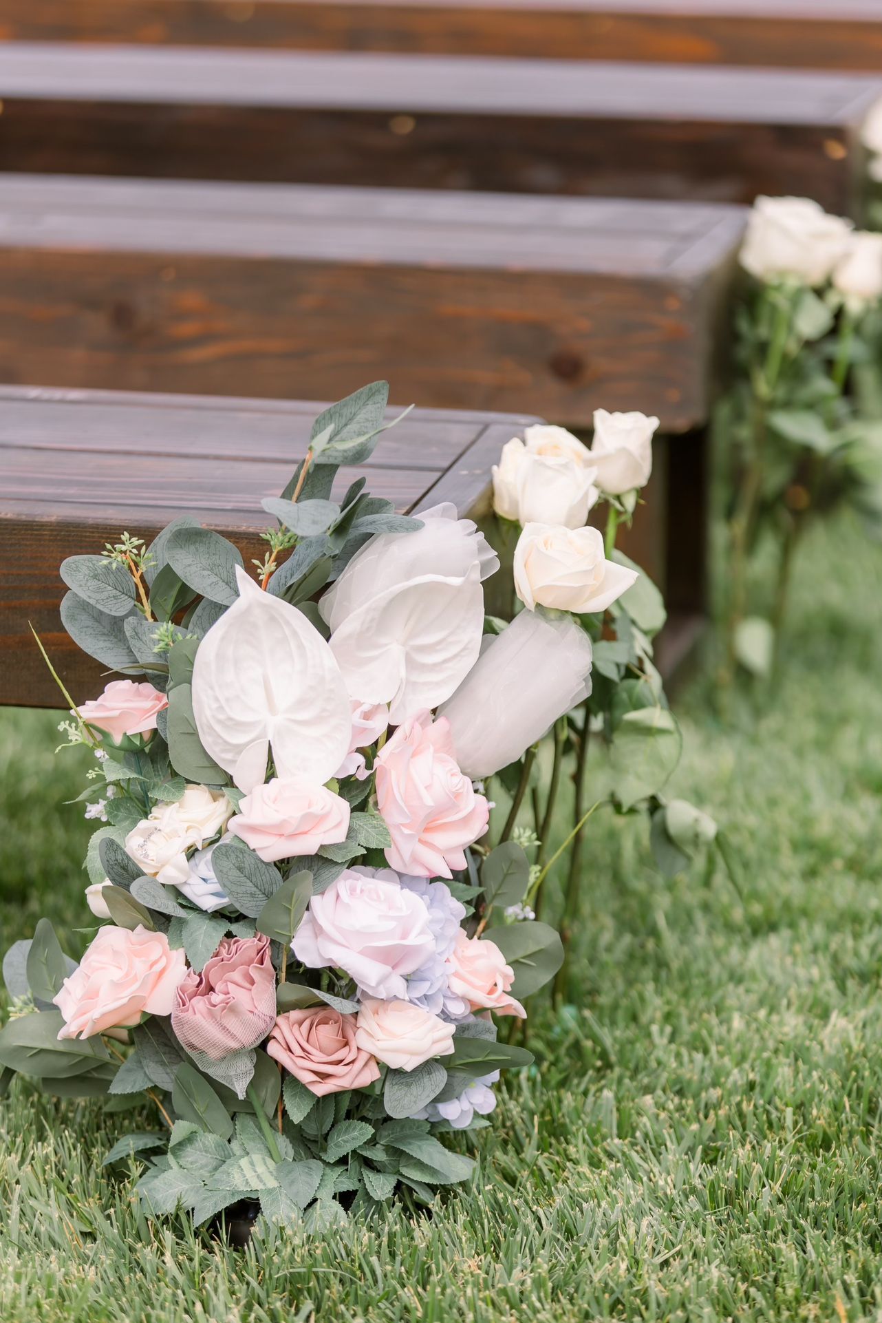 Ling’s Moment Flowers aisle runner