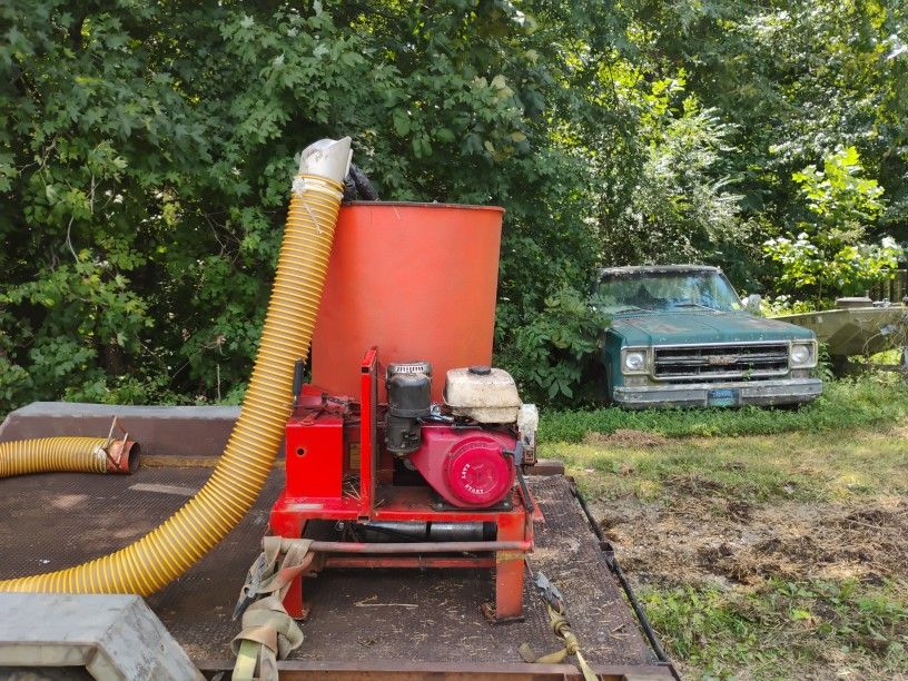 Agra Metal Straw Blower 11 Horsepower Honda