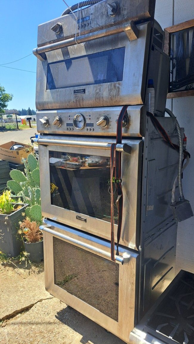 Thermador Convection Oven And Gas Grill