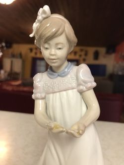 Lladró #5429 porcelain girl figurine