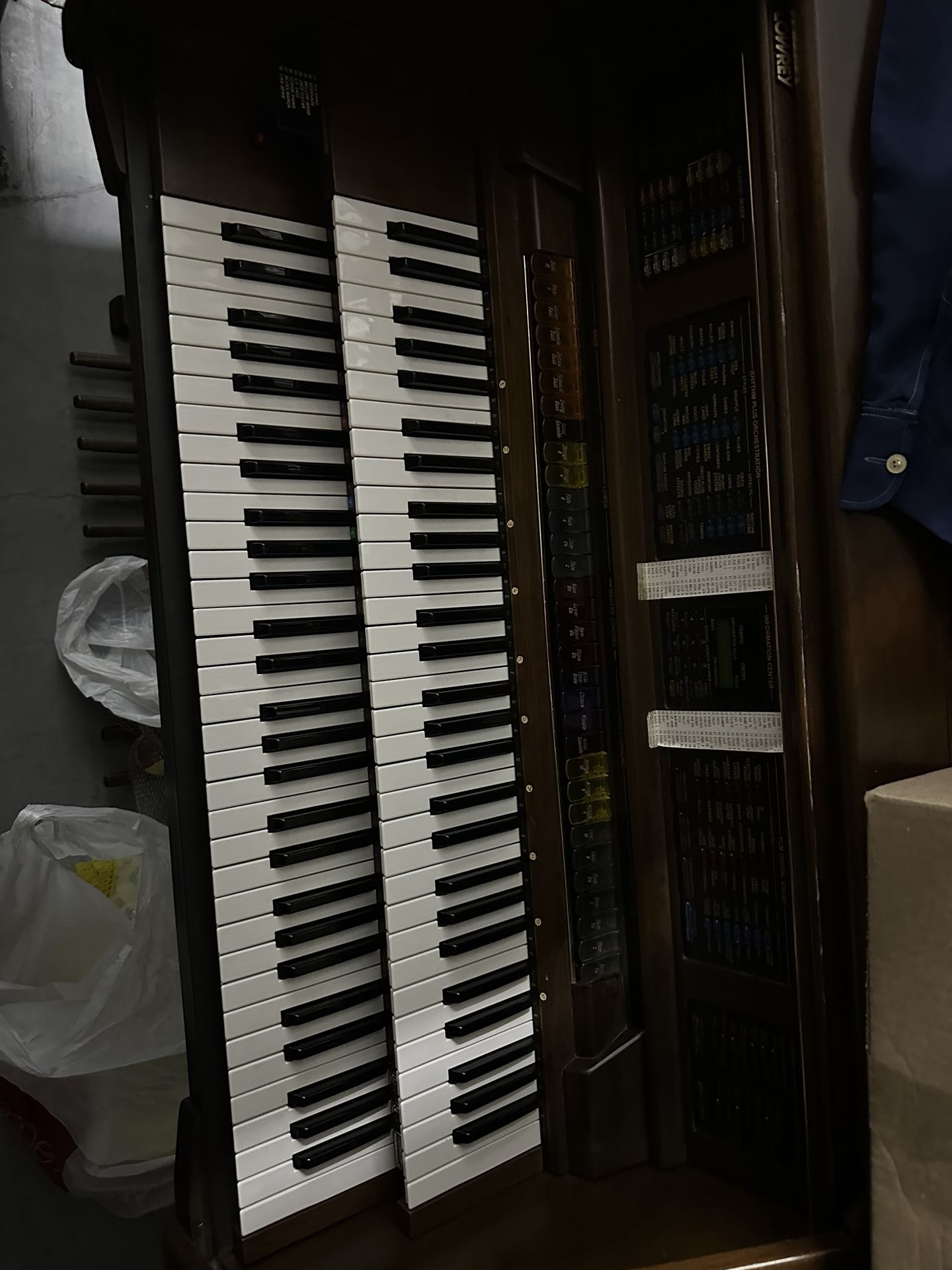 Lowrey Organ