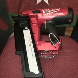 Milwaukee M18 FUEL Nailer