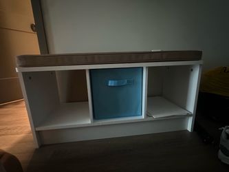 Entryway bench