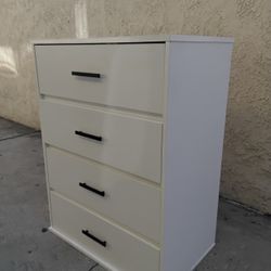 FOUR DRAWERS DRESSER LIKE NEW 