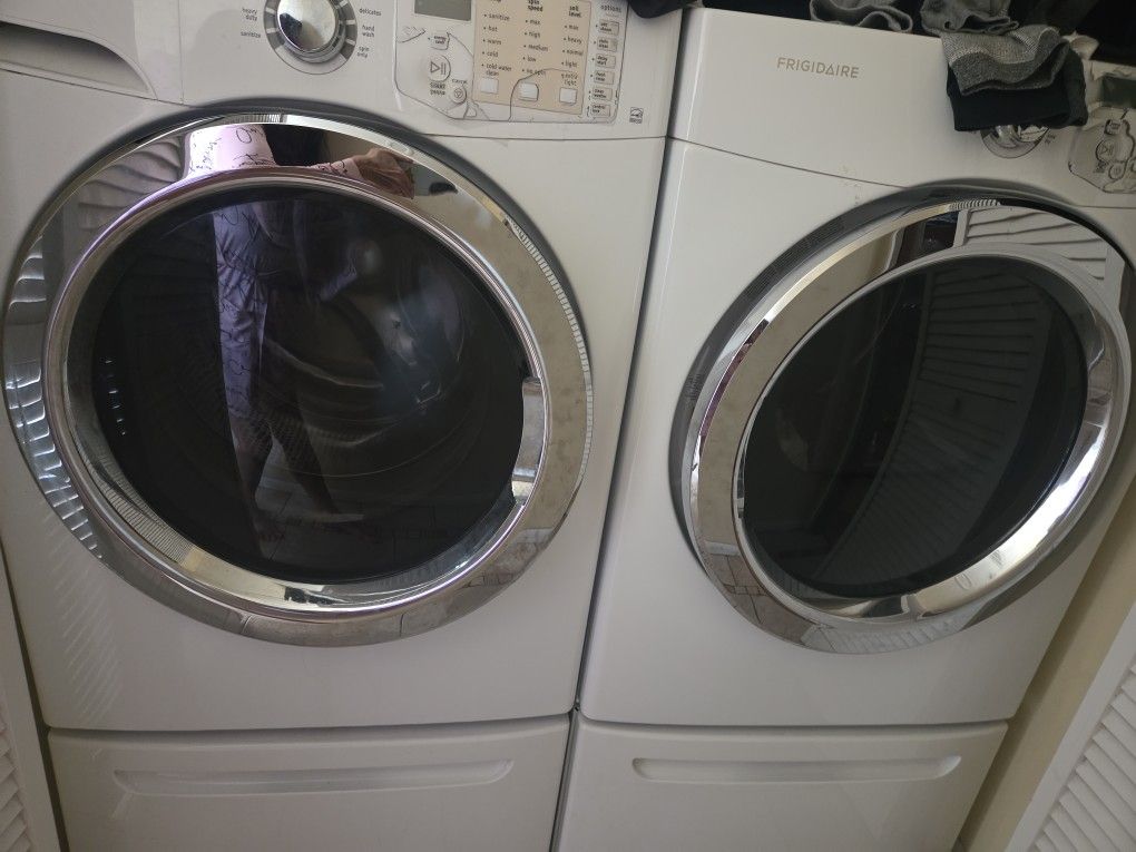 Frigidaire Front Washer And Dryer 