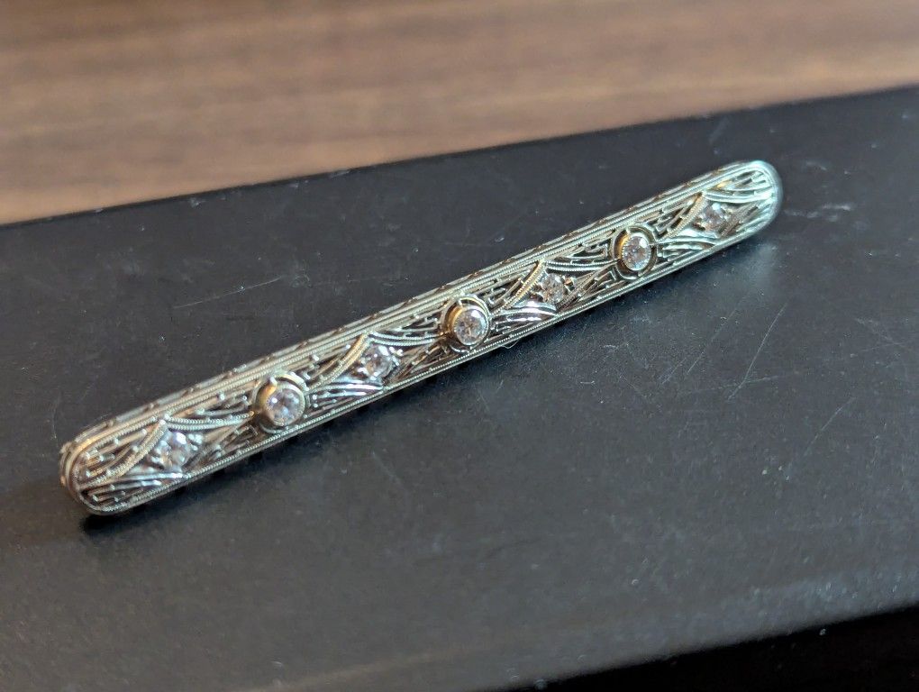 Beautiful Antique 18k White Gold With Diamonds Pin
