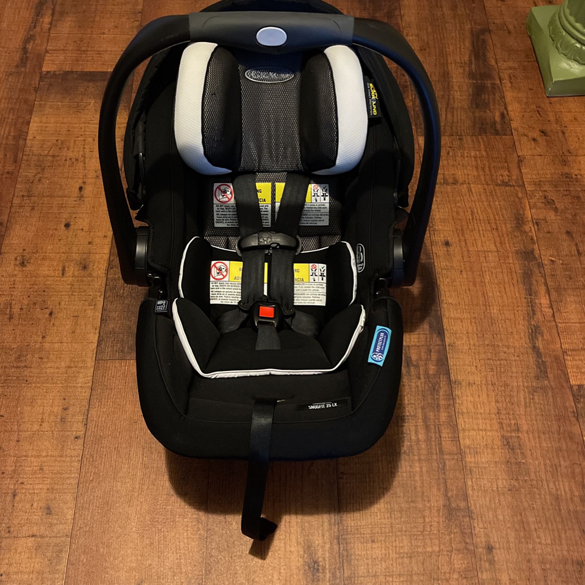 Infant Car Seat (4-35 Pounds ) 