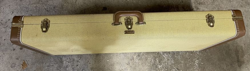 Fender 7 Guitar (Tweed) Suitcase Stand.
