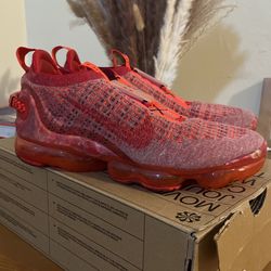 Nike Men’s 7.5 Woman’s 9 Air Vapormax