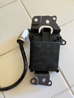https://offerup.com/redirect/?o=MjAxOC5Ub3lvdGE=  Tacoma front. Radar.  Sensor.  Parts