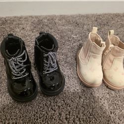 Baby Girl Boots Size 2🩷🖤