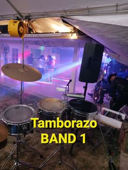 Tamborazo con cantante