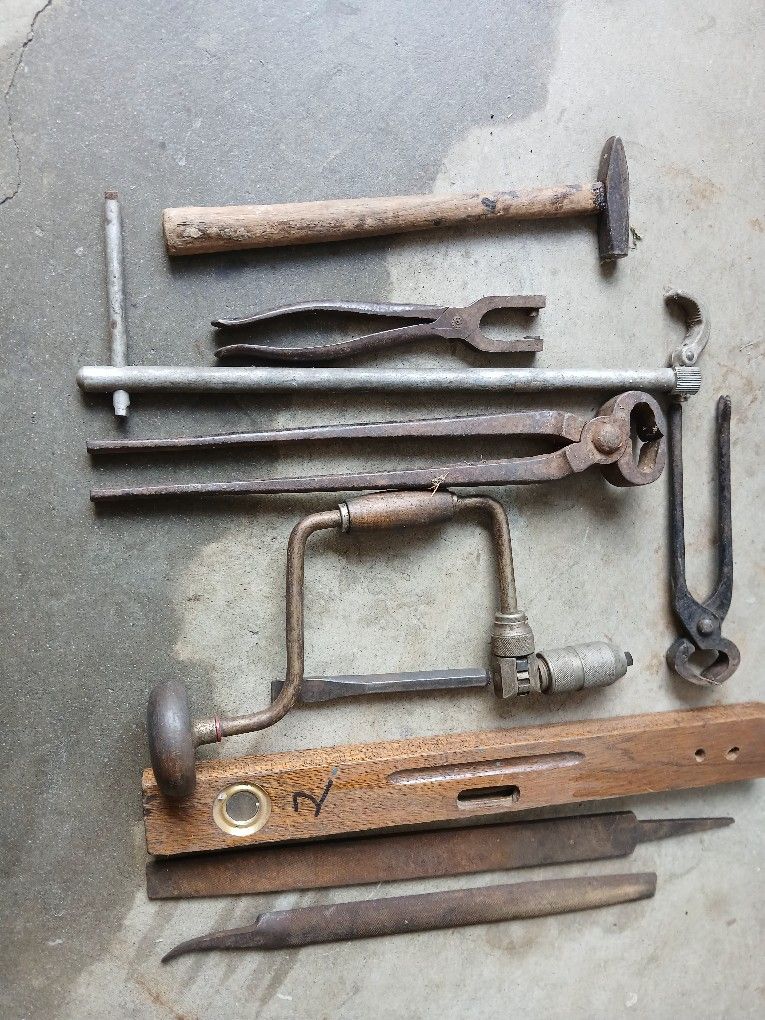 LOT OF VINTAGE TOOLS