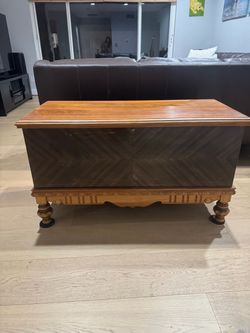 Vintage Lane Cedar Chest – Made in Canada – 43”