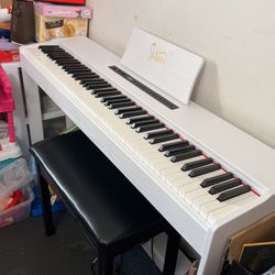 Piano ( Not Include Chair )