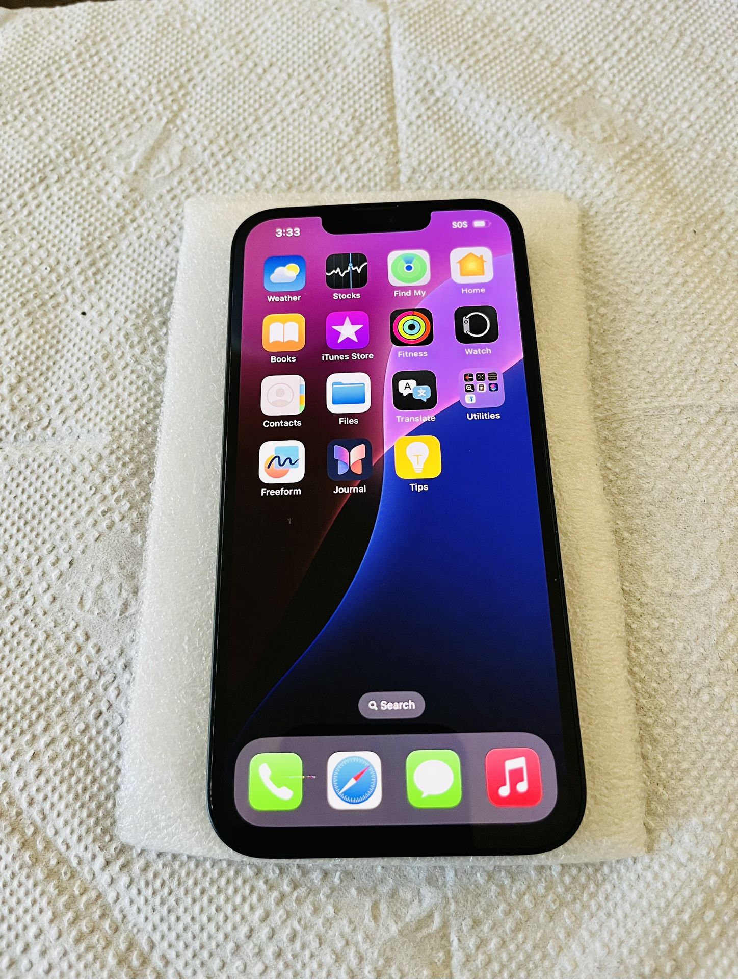 Black iPhone 13 with 128gb unlocked to any carrier or country ,with dual cameras