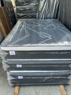 Queen Size Mattress Pillow Top 12"    new mattress ina plastic sealed