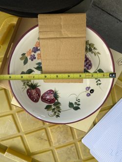 Oneida Strawberry Plaid Vegetable Serving Bowl