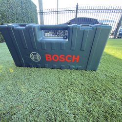 Bosch Bulldog Xtreme 8 Amp 1 in. Corded Variable Speed SDS-Plus Concrete/Masonry Rotary Hammer Drill 
