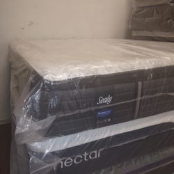 🎉🥳🎉🥳 $499 California King Sealy Posturphedic Pillow Top Mattress Only $499 🎉🥳🎉🥳