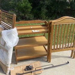 Crib w/matching Changing Table