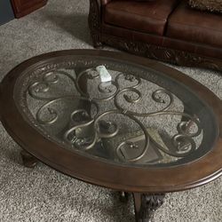 Middle And 2 End Table With 2 Lamps