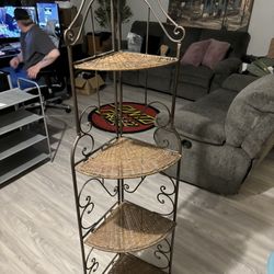 Corner shelf
